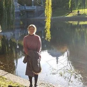 Meet your Posher, Caitlin